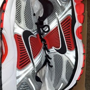 Nike Zoom Vomero 5 Red Box